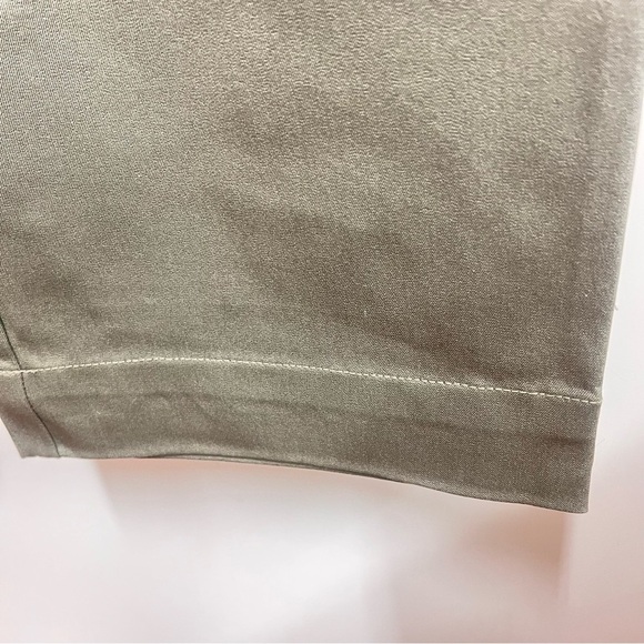 NWT Eddie Bauer Vashon Fit Olive Cropped Straight Leg Pants Size 14 - Picture 3 of 14